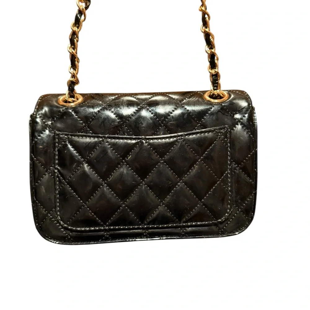 CHANEL Black Quilted Small Flap Crossbody with Gold Hardware GWP - Picture 4 of 6